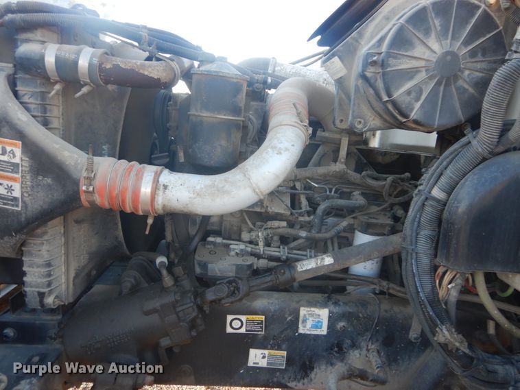 image for item JF9956 2003 Peterbilt 330  pressure digger truck