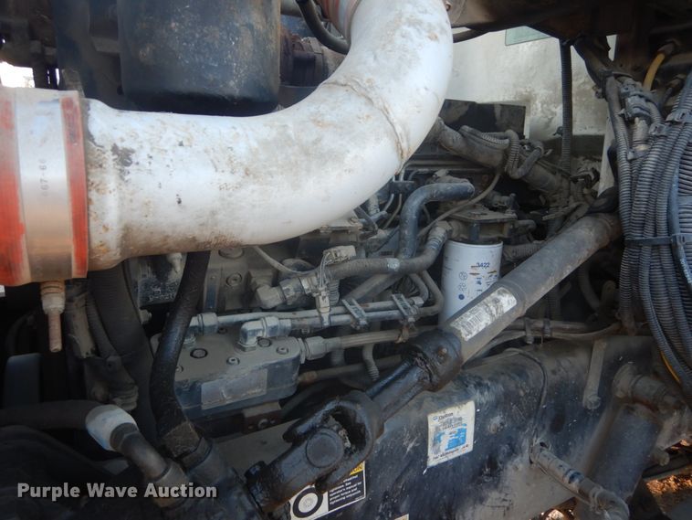 image for item JF9956 2003 Peterbilt 330  pressure digger truck