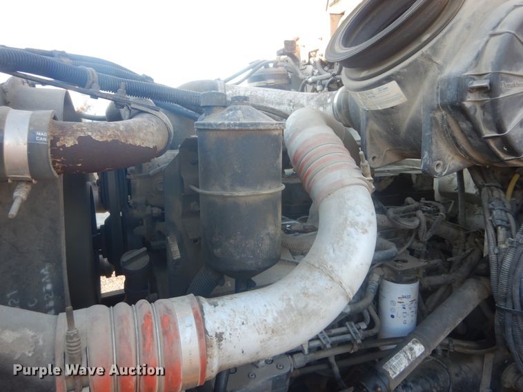 image for item JF9956 2003 Peterbilt 330  pressure digger truck