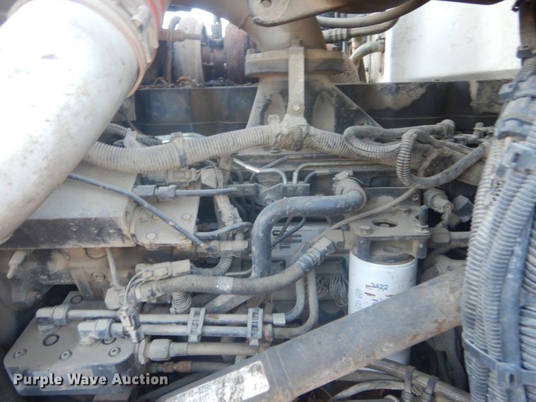 image for item JF9956 2003 Peterbilt 330  pressure digger truck