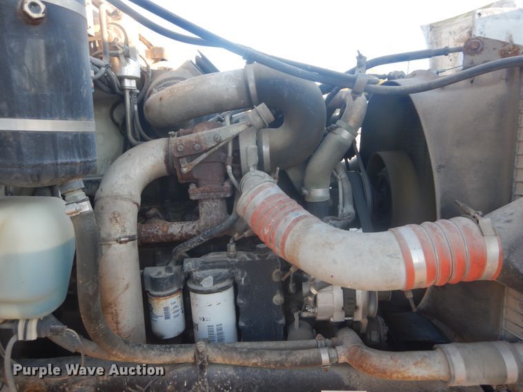 image for item JF9956 2003 Peterbilt 330  pressure digger truck