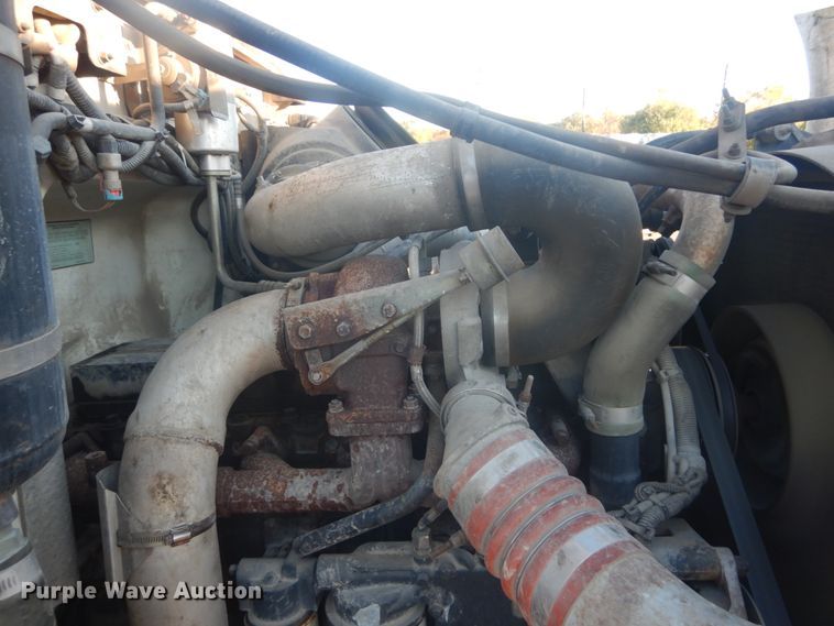 image for item JF9956 2003 Peterbilt 330  pressure digger truck