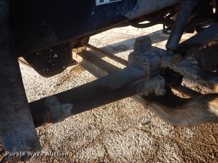 image for item JF9956 2003 Peterbilt 330  pressure digger truck