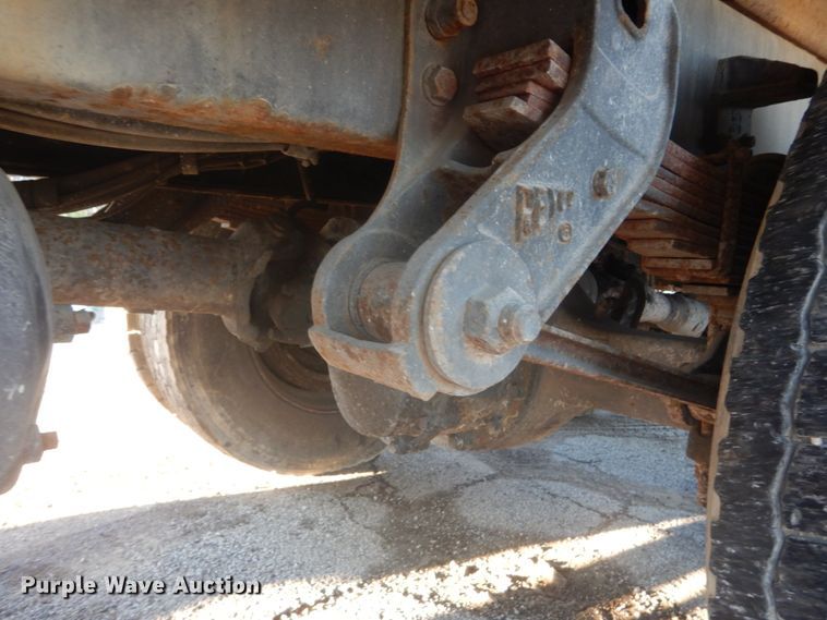 image for item JF9956 2003 Peterbilt 330  pressure digger truck