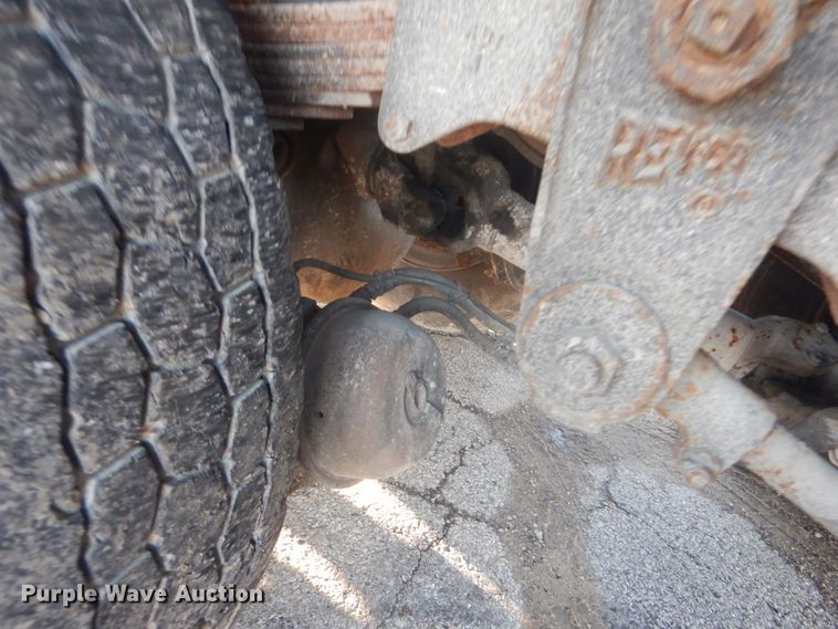 image for item JF9956 2003 Peterbilt 330  pressure digger truck