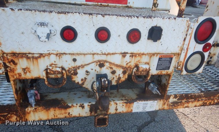 image for item JF9956 2003 Peterbilt 330  pressure digger truck