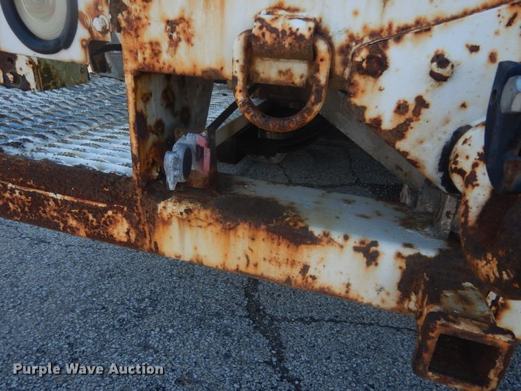 image for item JF9956 2003 Peterbilt 330  pressure digger truck