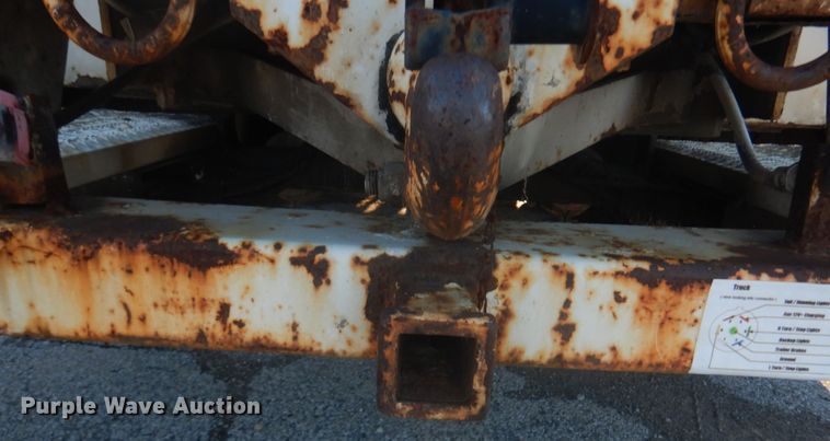 image for item JF9956 2003 Peterbilt 330  pressure digger truck