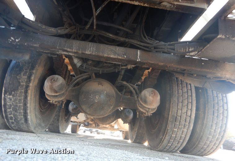 image for item JF9956 2003 Peterbilt 330  pressure digger truck