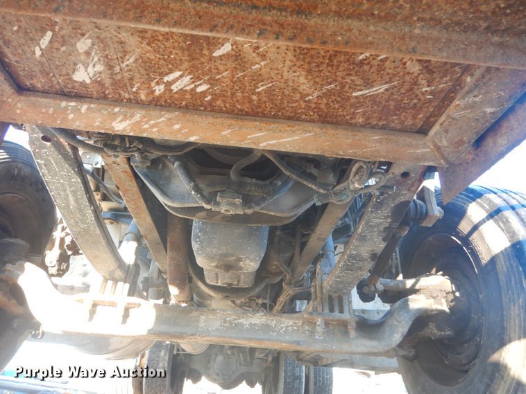 image for item JF9956 2003 Peterbilt 330  pressure digger truck