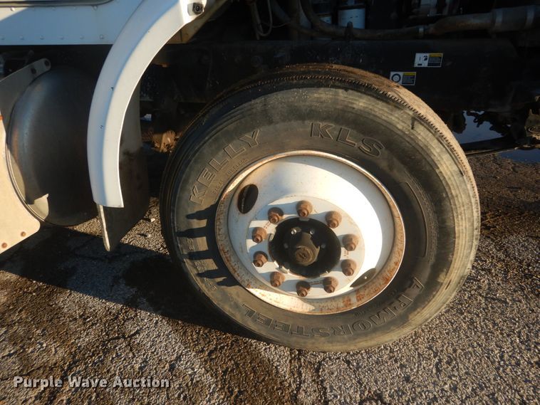 image for item JF9956 2003 Peterbilt 330  pressure digger truck