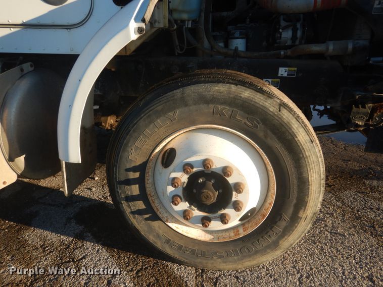 image for item JF9956 2003 Peterbilt 330  pressure digger truck