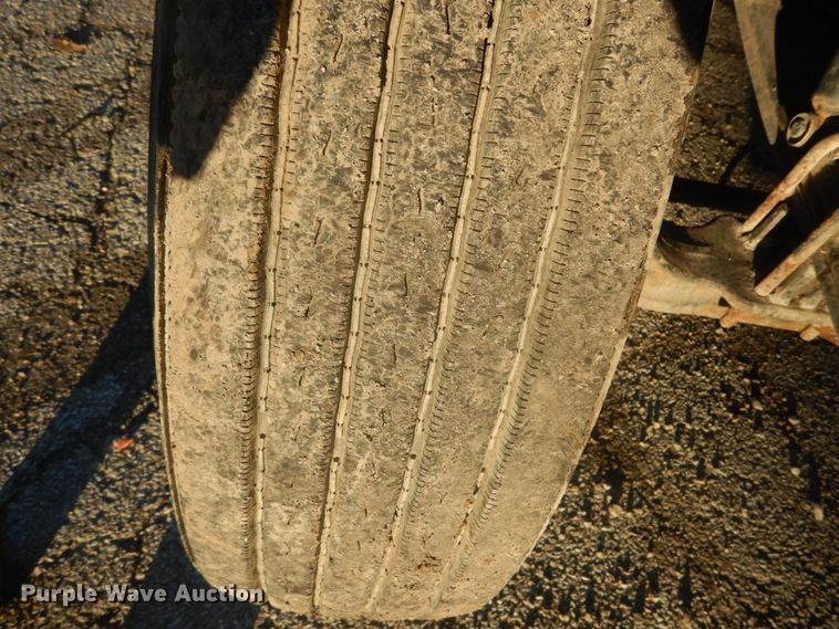 image for item JF9956 2003 Peterbilt 330  pressure digger truck