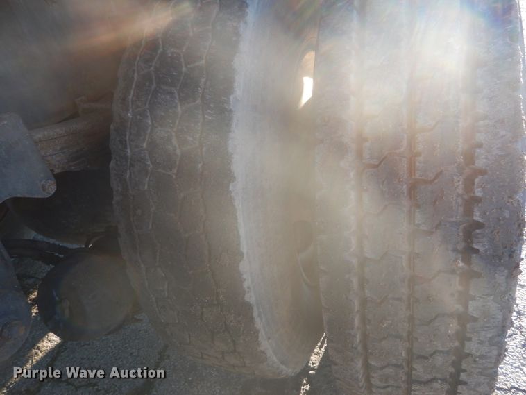 image for item JF9956 2003 Peterbilt 330  pressure digger truck