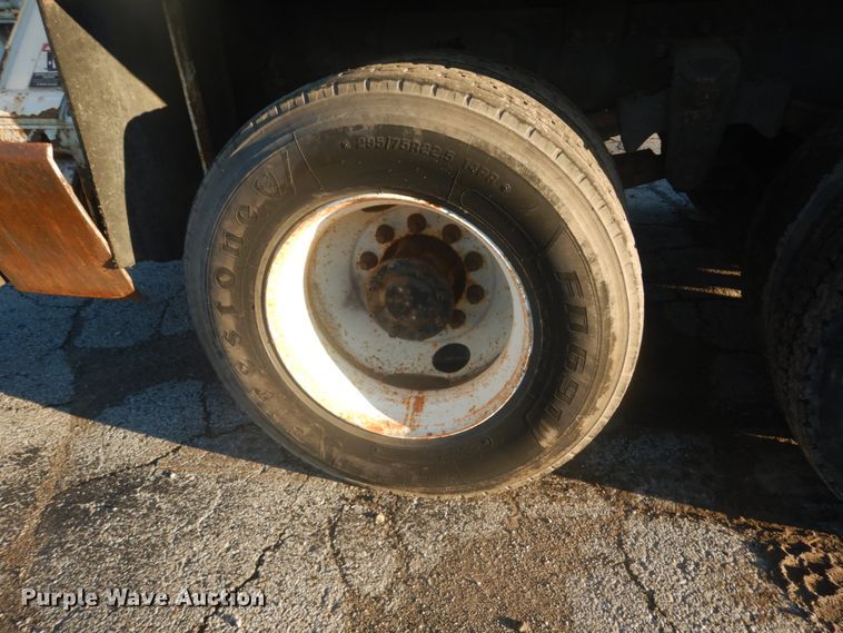 image for item JF9956 2003 Peterbilt 330  pressure digger truck