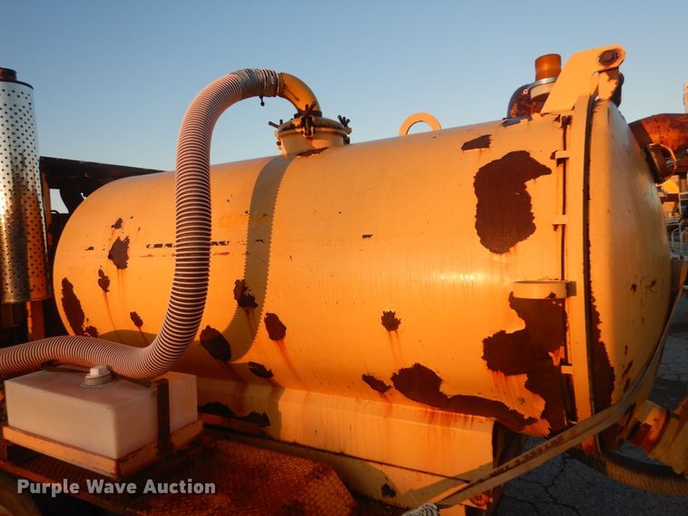 image for item JF9957 1998 Vac-Tron PMD-800  vacuum excavator