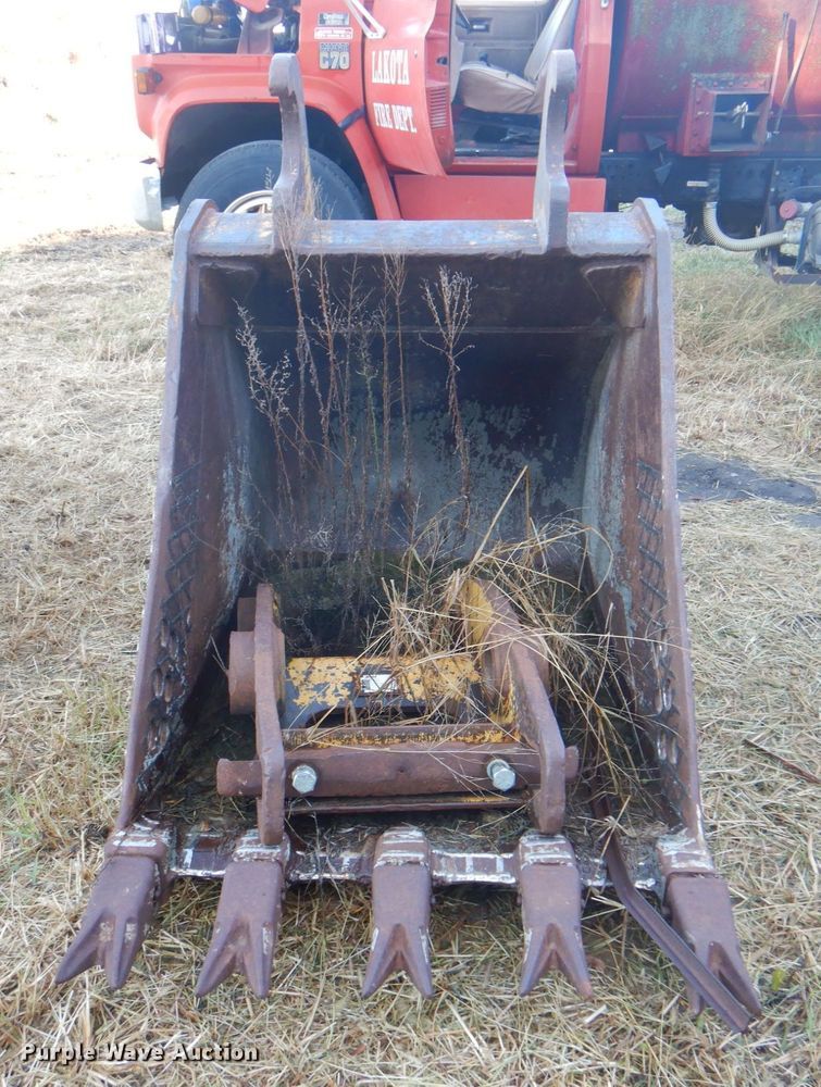 image for item JS9211 Brandt  41" W excavator bucket