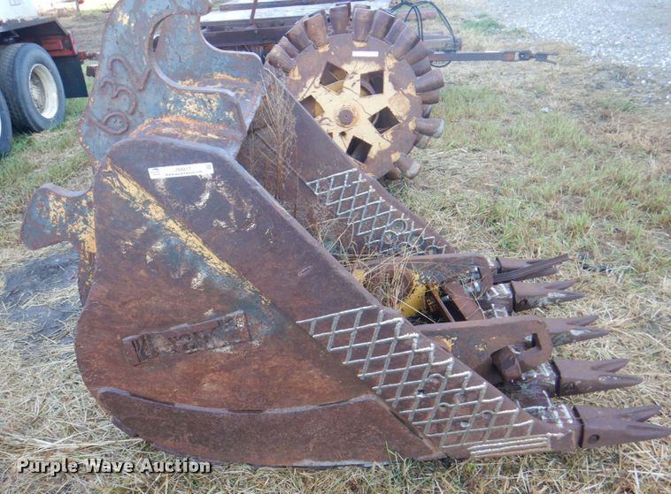 image for item JS9211 Brandt  41" W excavator bucket