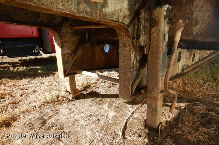 image for item JS9221 2000 Doonan 482DB14  drop deck trailer