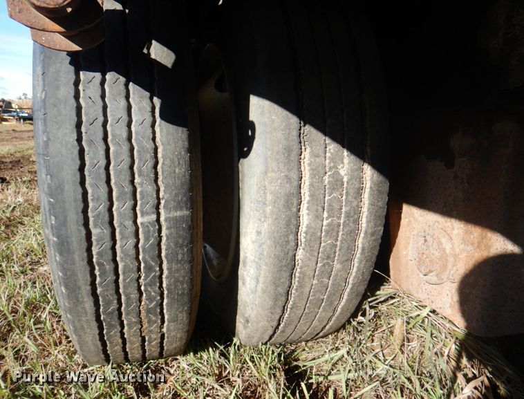 image for item JS9221 2000 Doonan 482DB14  drop deck trailer