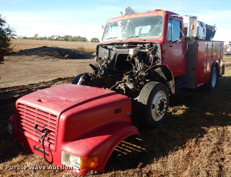 image for item JS9222 1995 International 4700  utility / service truck