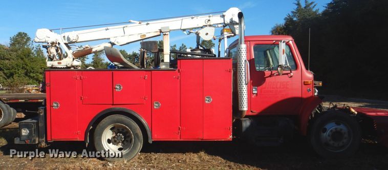 image for item JS9222 1995 International 4700  utility / service truck