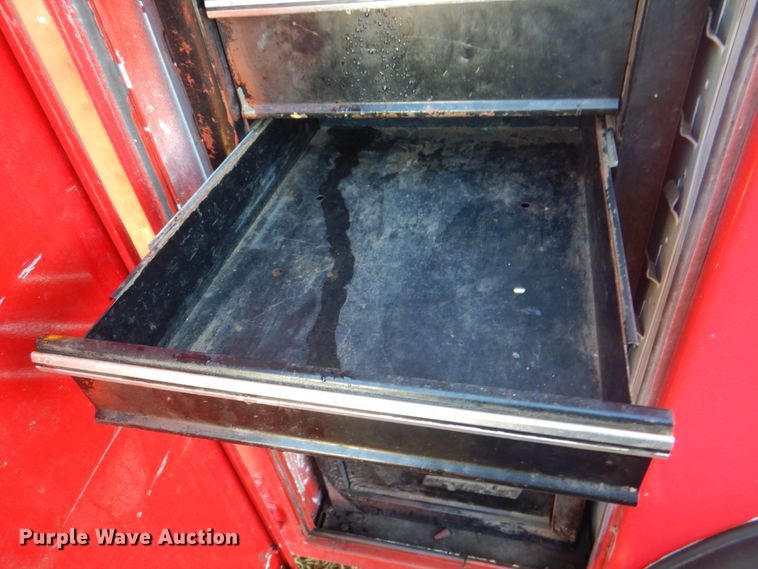 image for item JS9222 1995 International 4700  utility / service truck