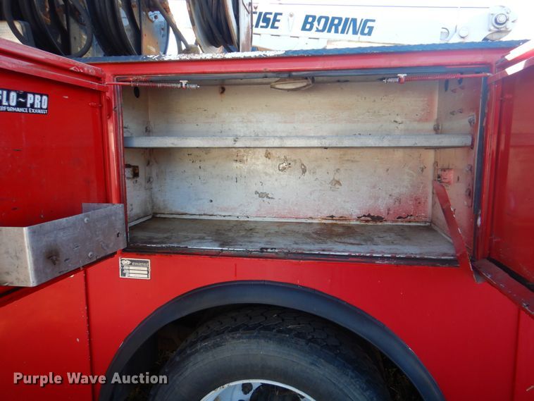 image for item JS9222 1995 International 4700  utility / service truck