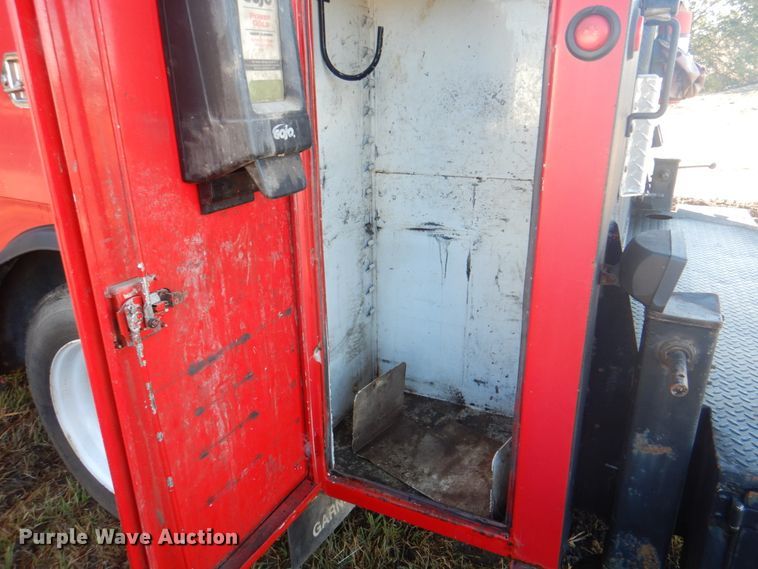 image for item JS9222 1995 International 4700  utility / service truck