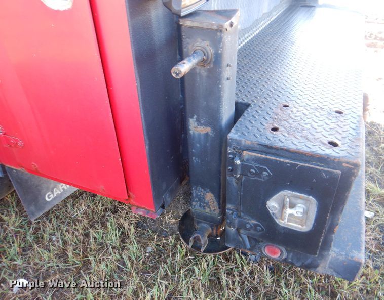 image for item JS9222 1995 International 4700  utility / service truck