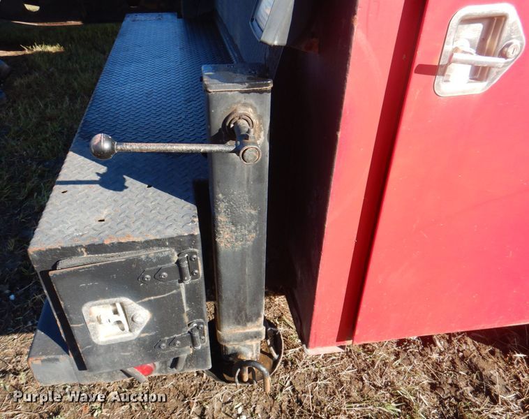 image for item JS9222 1995 International 4700  utility / service truck