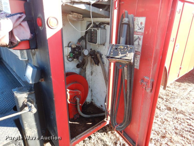 image for item JS9222 1995 International 4700  utility / service truck