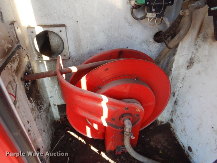 image for item JS9222 1995 International 4700  utility / service truck