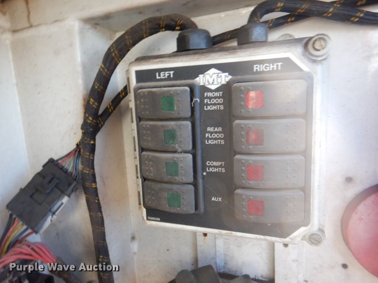 image for item JS9222 1995 International 4700  utility / service truck