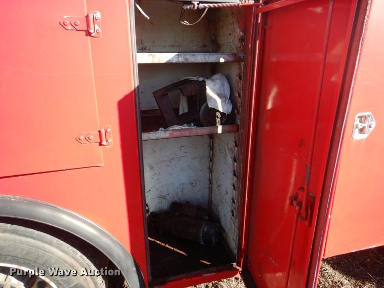 image for item JS9222 1995 International 4700  utility / service truck