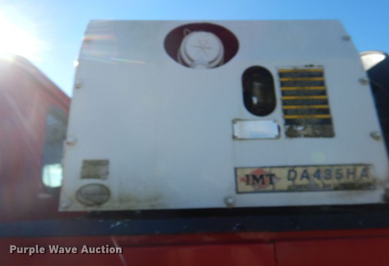 image for item JS9222 1995 International 4700  utility / service truck