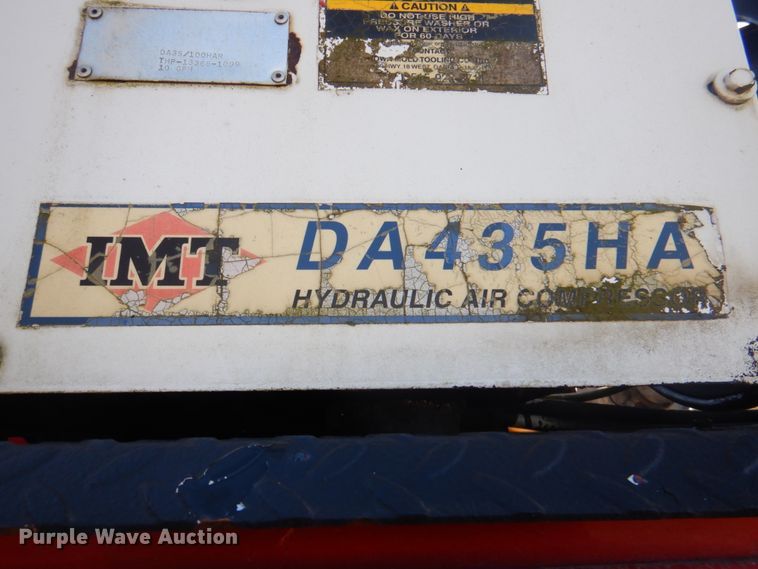 image for item JS9222 1995 International 4700  utility / service truck