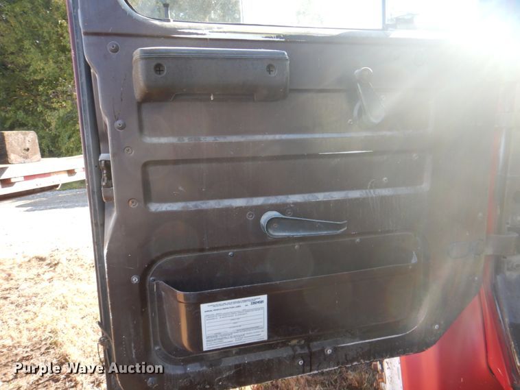 image for item JS9222 1995 International 4700  utility / service truck