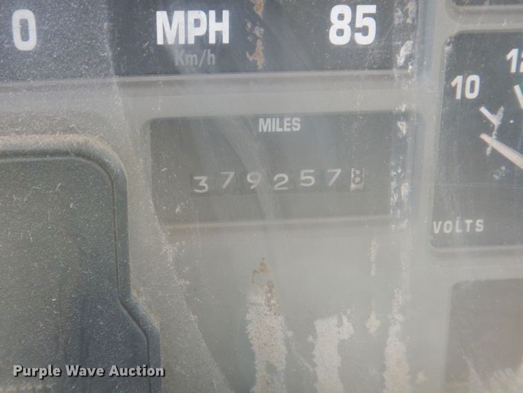 image for item JS9222 1995 International 4700  utility / service truck