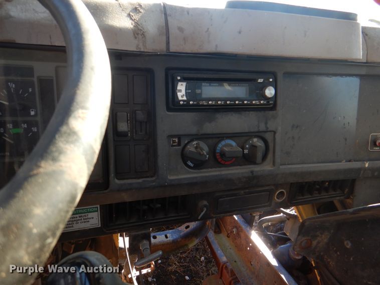 image for item JS9222 1995 International 4700  utility / service truck