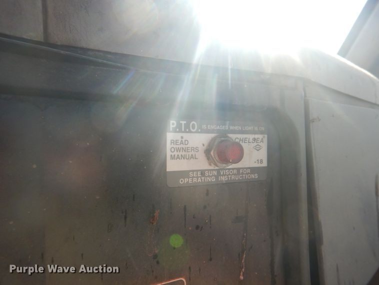 image for item JS9222 1995 International 4700  utility / service truck