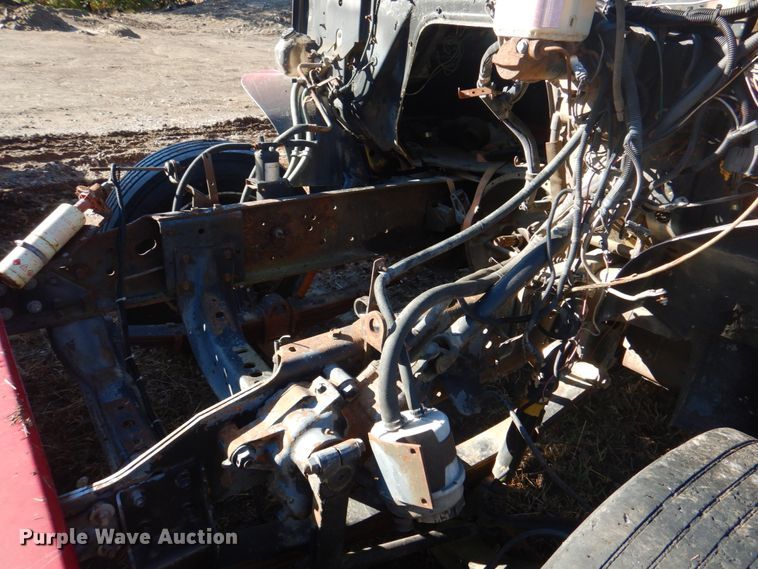 image for item JS9222 1995 International 4700  utility / service truck