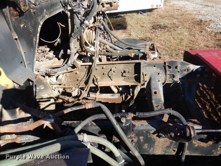 image for item JS9222 1995 International 4700  utility / service truck