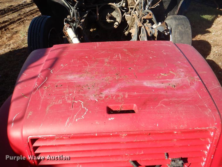 image for item JS9222 1995 International 4700  utility / service truck