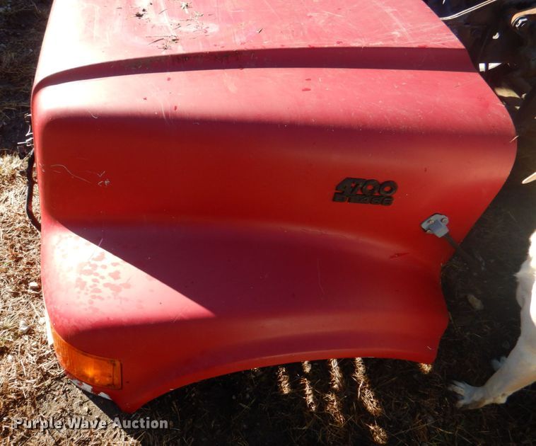 image for item JS9222 1995 International 4700  utility / service truck