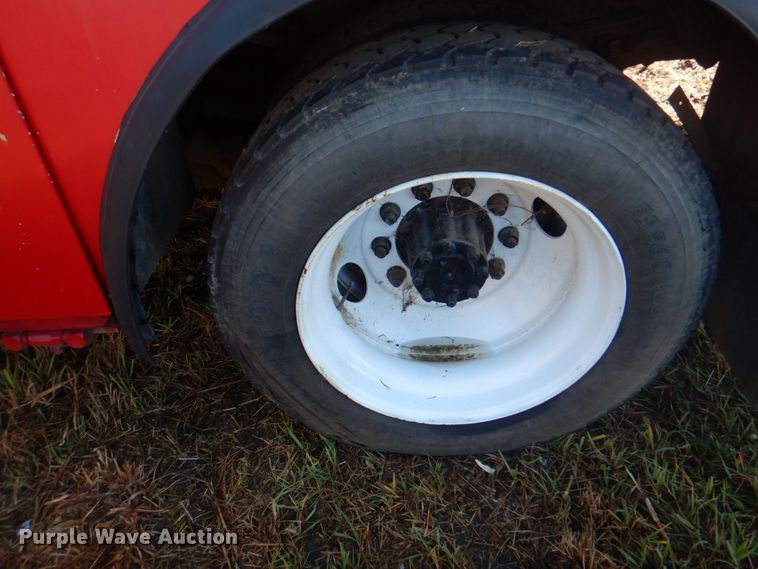 image for item JS9222 1995 International 4700  utility / service truck