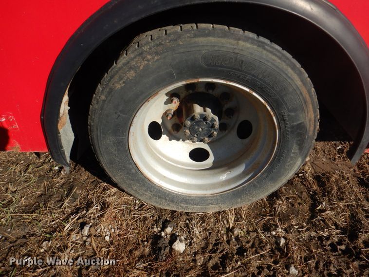 image for item JS9222 1995 International 4700  utility / service truck