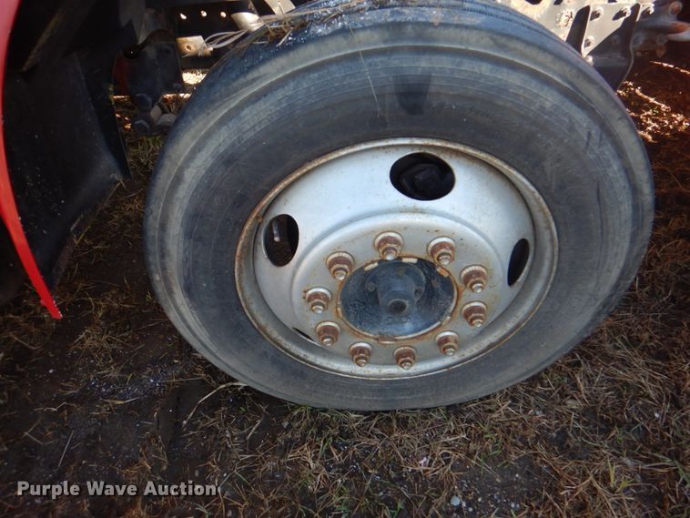 image for item JS9222 1995 International 4700  utility / service truck