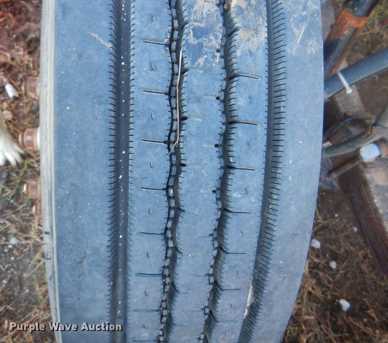 image for item JS9222 1995 International 4700  utility / service truck