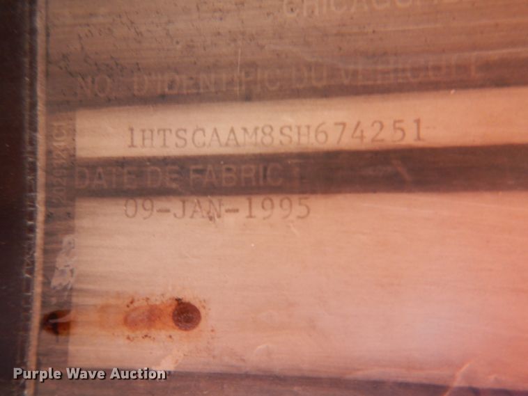 image for item JS9222 1995 International 4700  utility / service truck